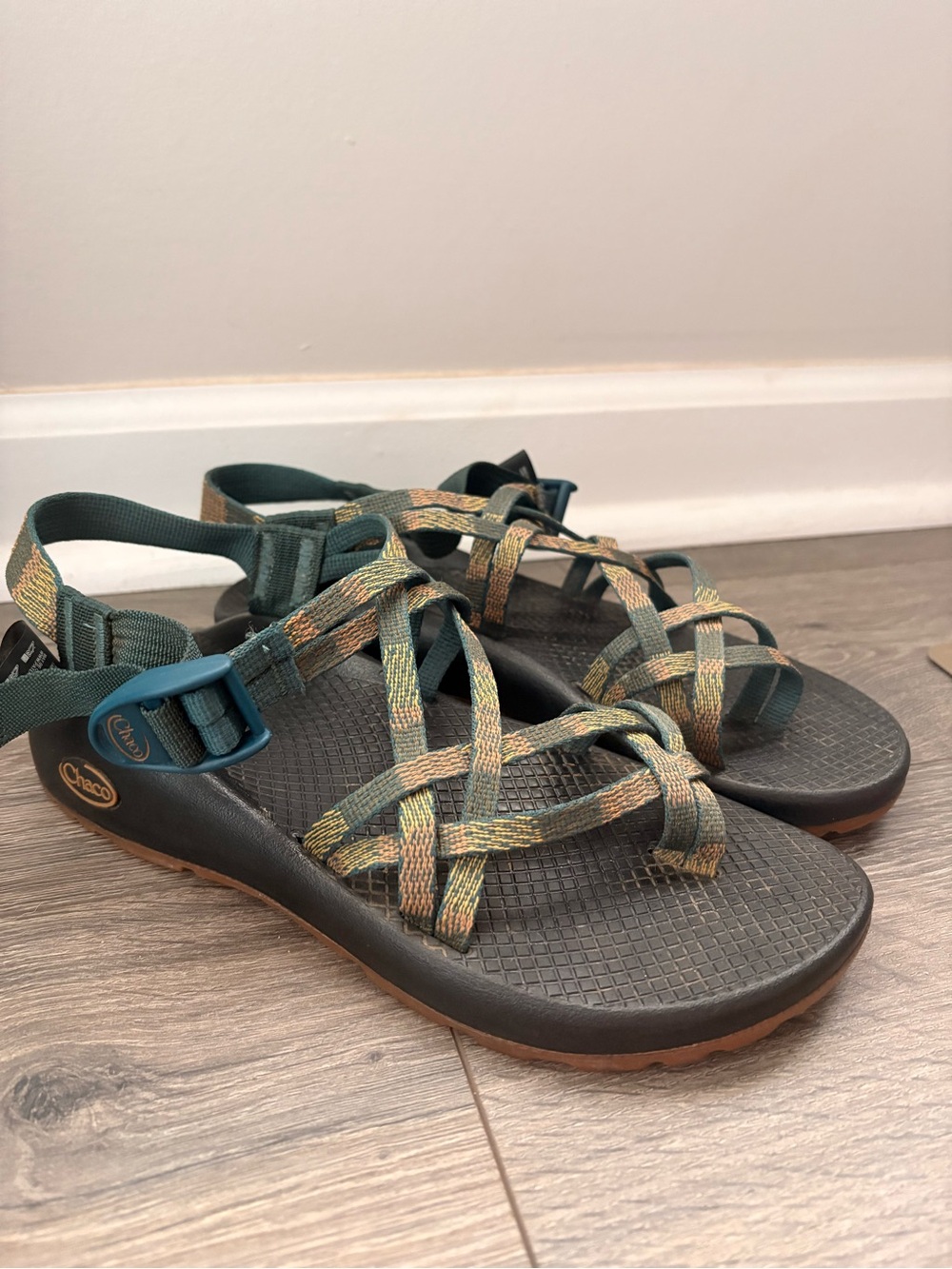 Double strapped Chacos with toe loop